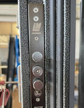 Входная стальная дверь модель 101 (зеркало)